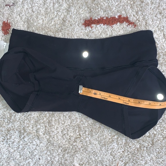 Lululemon-Groove Short- Sz 8- Reversible Bike Short- 5” Inseam- Black & White - Picture 7 of 11